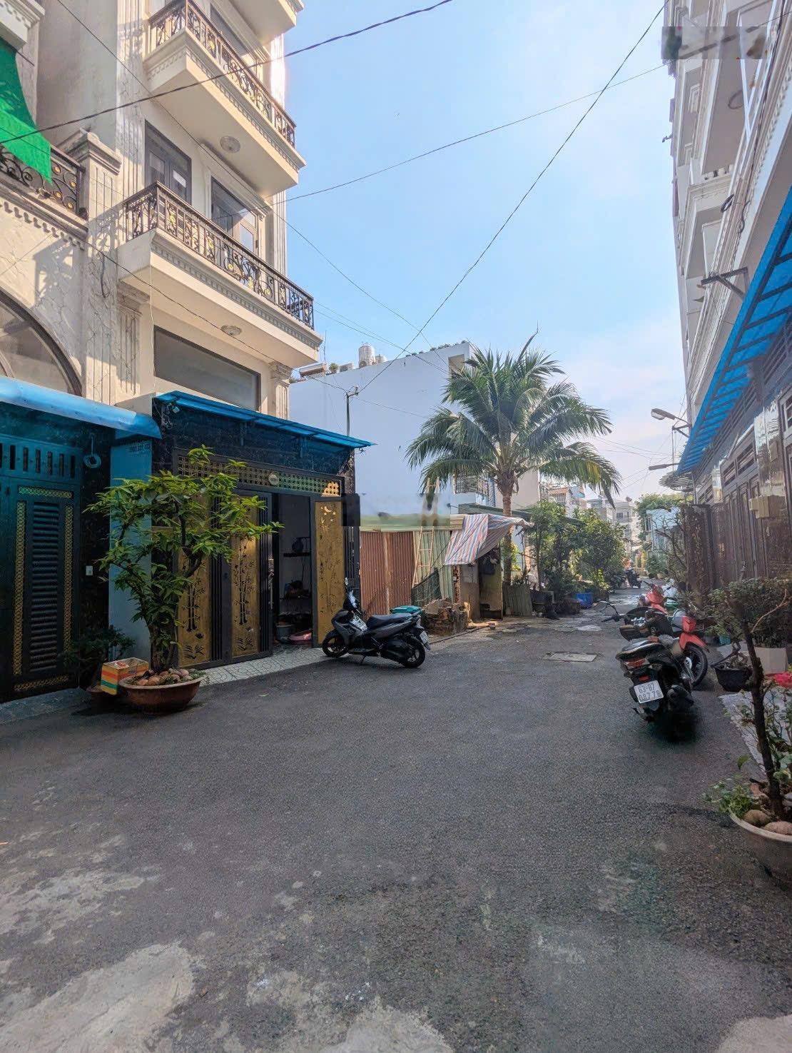 Lô đất duy nhất còn sót lại! Hẻm xe hơi quay đầu, ngay Emart Phan Huy Ích, 4x14m, khu nhà cao tầng