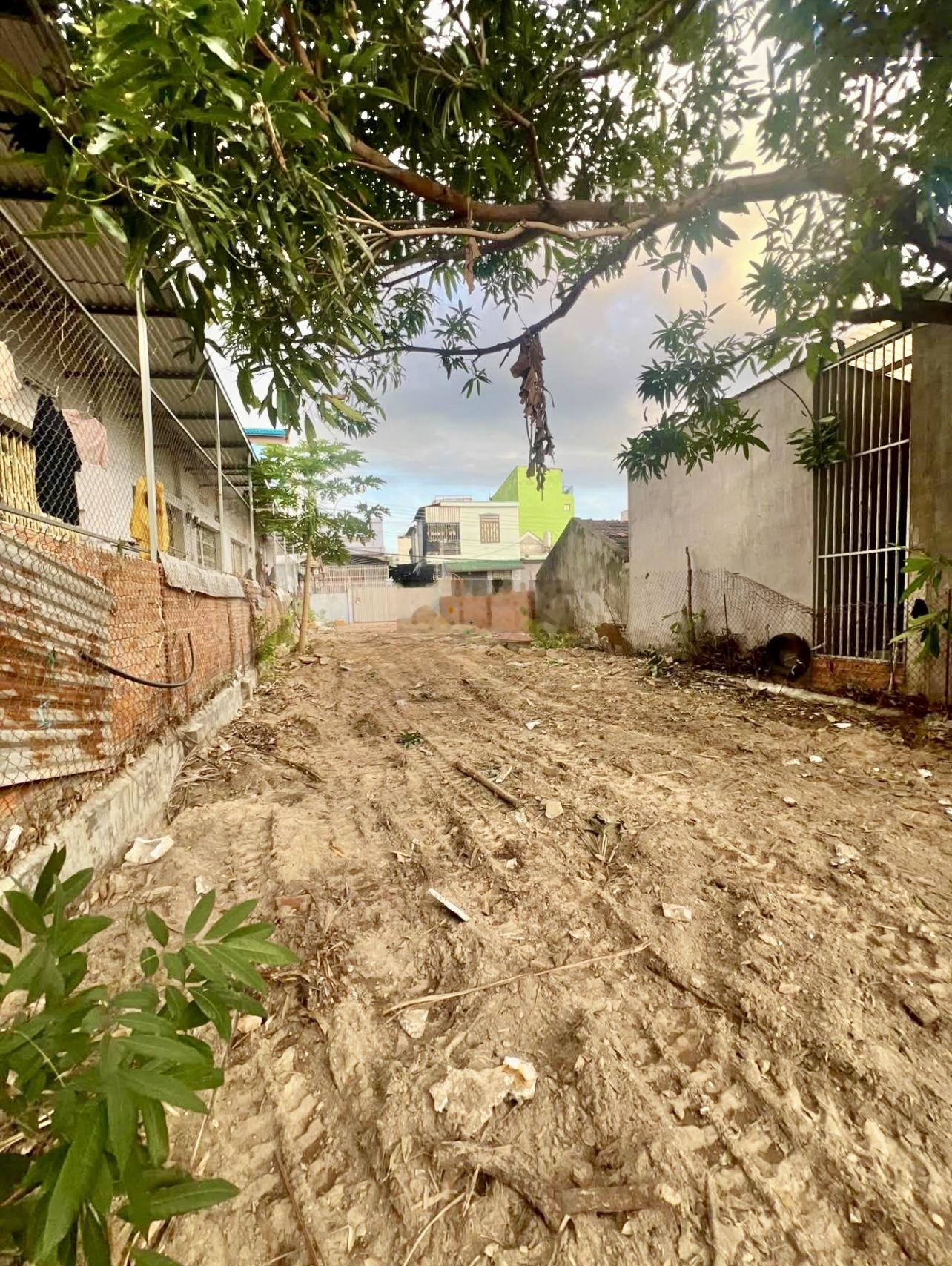 Bán đất hẻm Nguyễn Chích, Vĩnh Hoà, Nha Trang. DT: 235,8m2. Ngang 7,27m. Sổ hồng. Lh: 0948918580