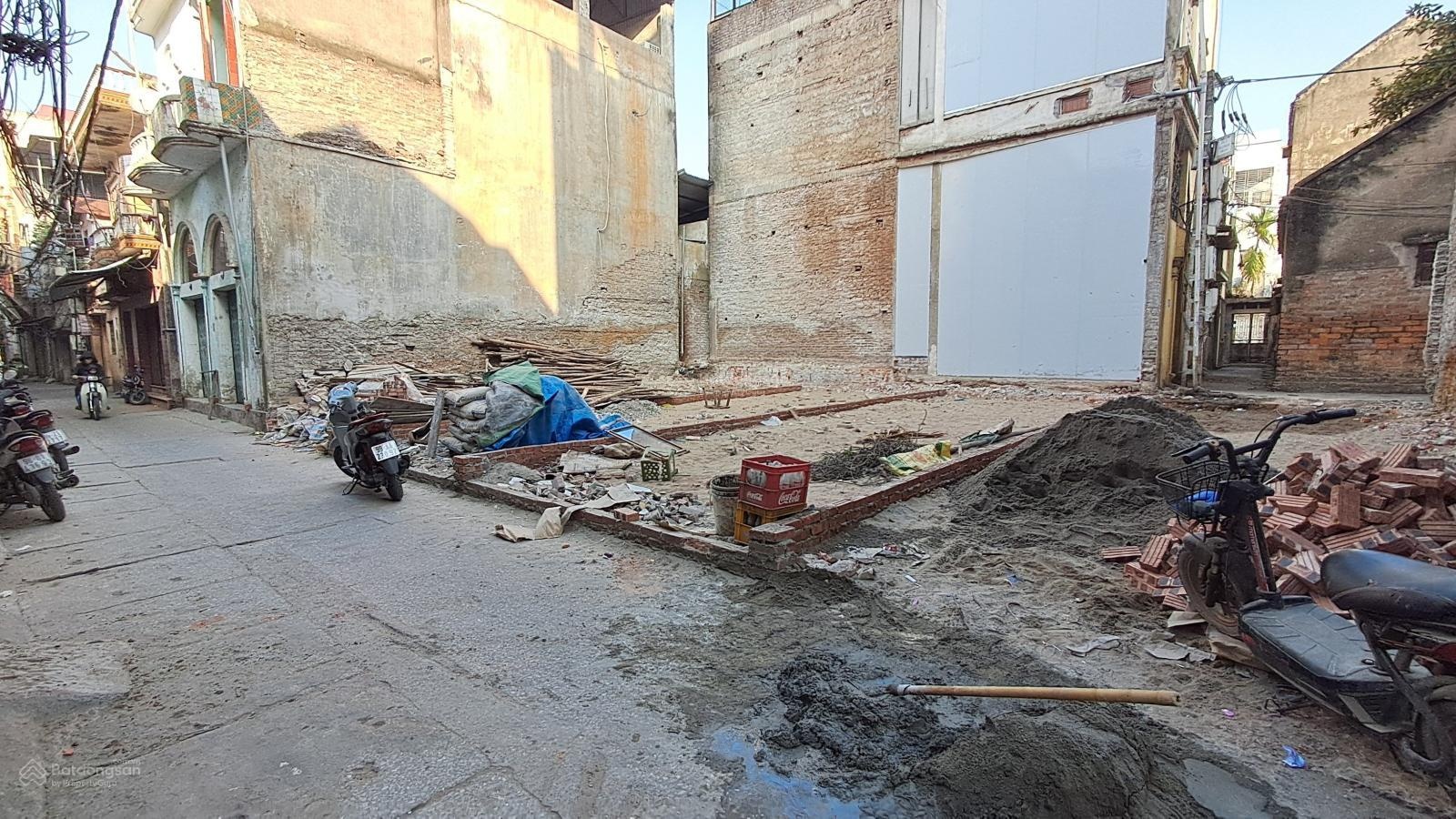 Đất đẹp lung linh, mặt ngõ xe 7 chỗ thông, hơn hai tỷ