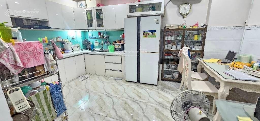 Sát mặt tiền bà hạt, 5.3 x 10m, 5 tầng, nội thất cao cấp, căn góc, 6 pn, gần chợ, sổ a4, 8.x tỷ