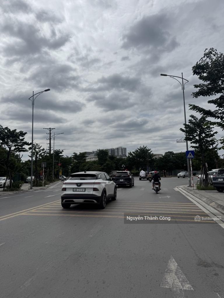 Mảnh đất vàng Thịnh Liệt, Hoàng Mai, gần Uỷ ban, 7 chỗ đỗ cửa, DT 55m2 mặt tiền 4,2m, chỉ hơn 11 tỷ