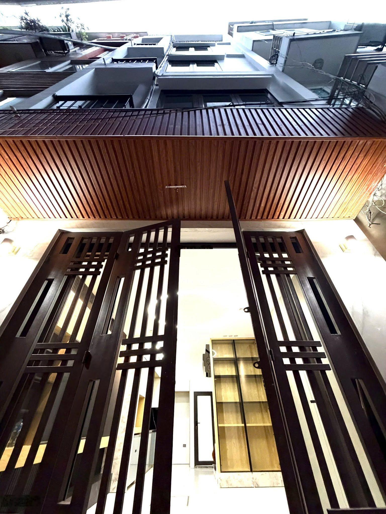 Bán nhà Xuân La chủ cần tiền bán gấp giá rẻ bất ngờ