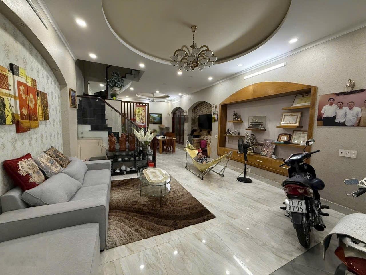 Bán nhà bề ngang 5,2m - nhà đẹp rộng thoáng mát - khu dân cư an ninh - 8,190 Tỷ - Căn duy nhất !!!