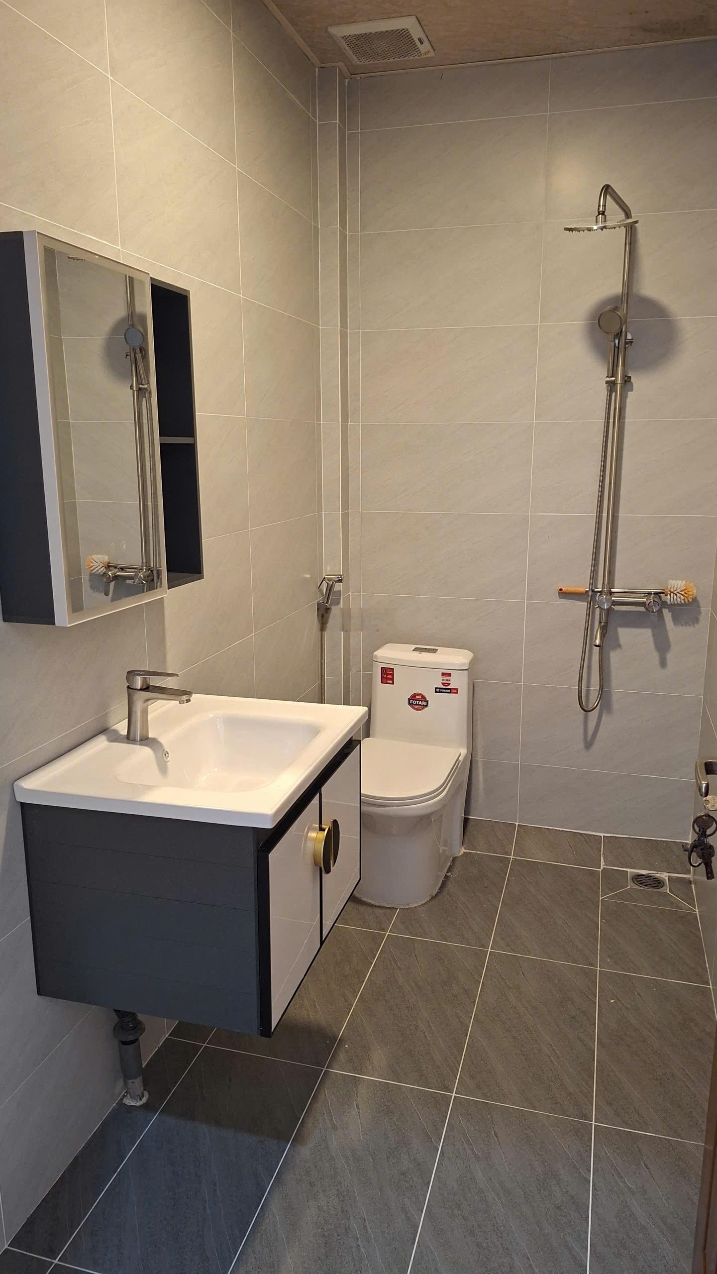 Bán nhà đẹp 2 tầng đường xe hơi 8m khu phân lô - 54m² (4m x 13,5m) Long Phước