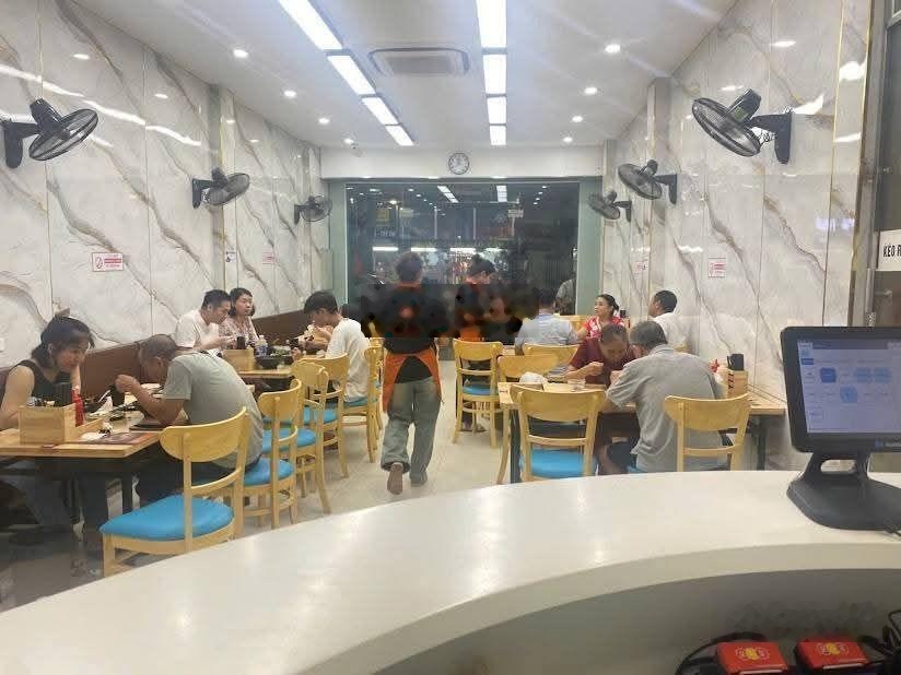 Cho thuê nhà mặt phố HOÀNG NGÂN - CẦU GIẤY, dt 70 m2 x 3 tầng, mt 5 m, giá 40 tr, thông sàn