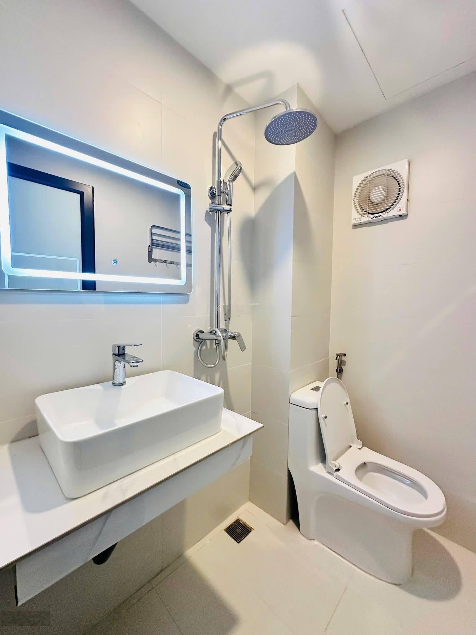 Vợ chồng em muốn bán nhà ngõ 766 Đê La Thành - Sổ 32m2 - 6 tầng - Có thang máy - Giá rẻ chỉ 8,6 tỷ.