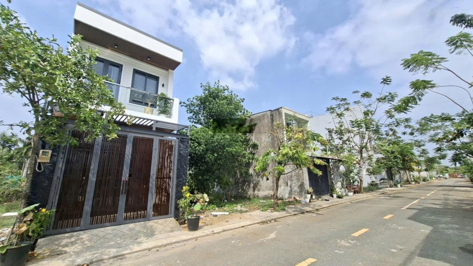 Bán nhà đường xe hơi 8m khu phân lô - 54m (4m x 13,5m) long phước - giá chỉ 3 tỷ 850