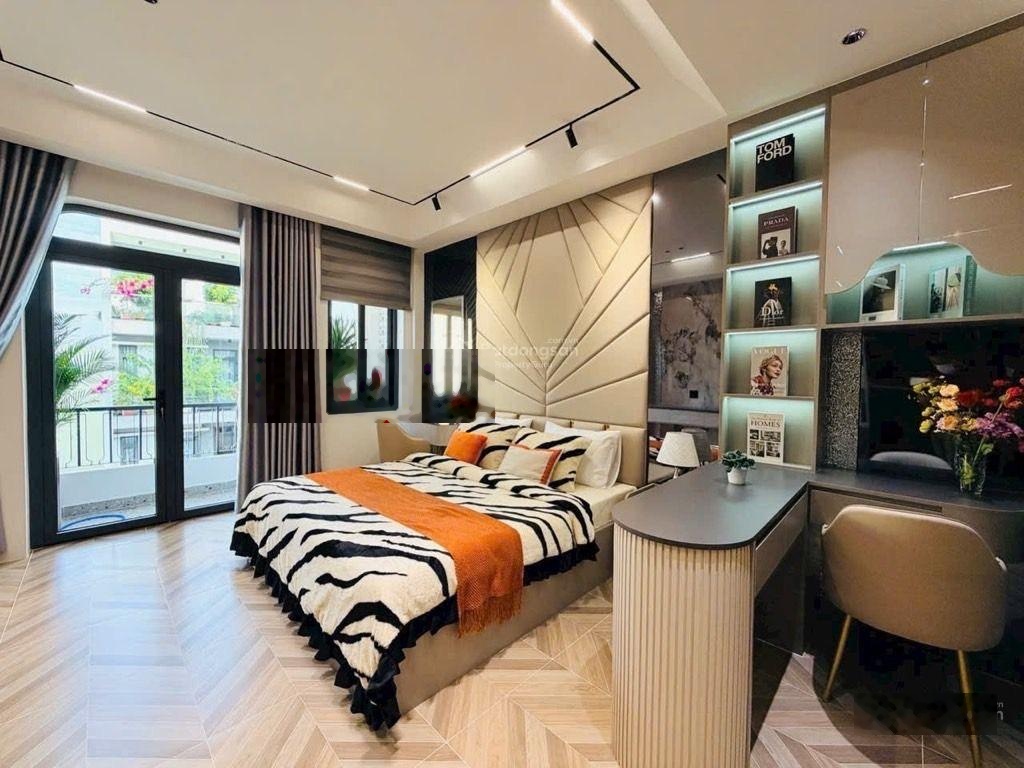 Siêu phẩm mặt tiền kinh doanh phong cách hiện đại - 5 tầng thang máy full nội thất cao cấp ở ngay