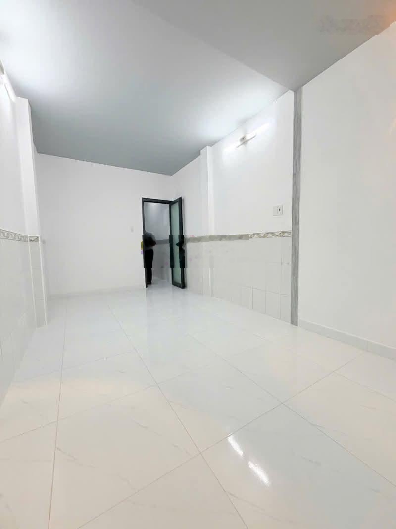 Bán Nhà Riêng 28m2, 5,8 tỷ tại Đường 3/2, Phường 8, Quận 10, HCM - Đẹp, Nhiều Tiện Ích!