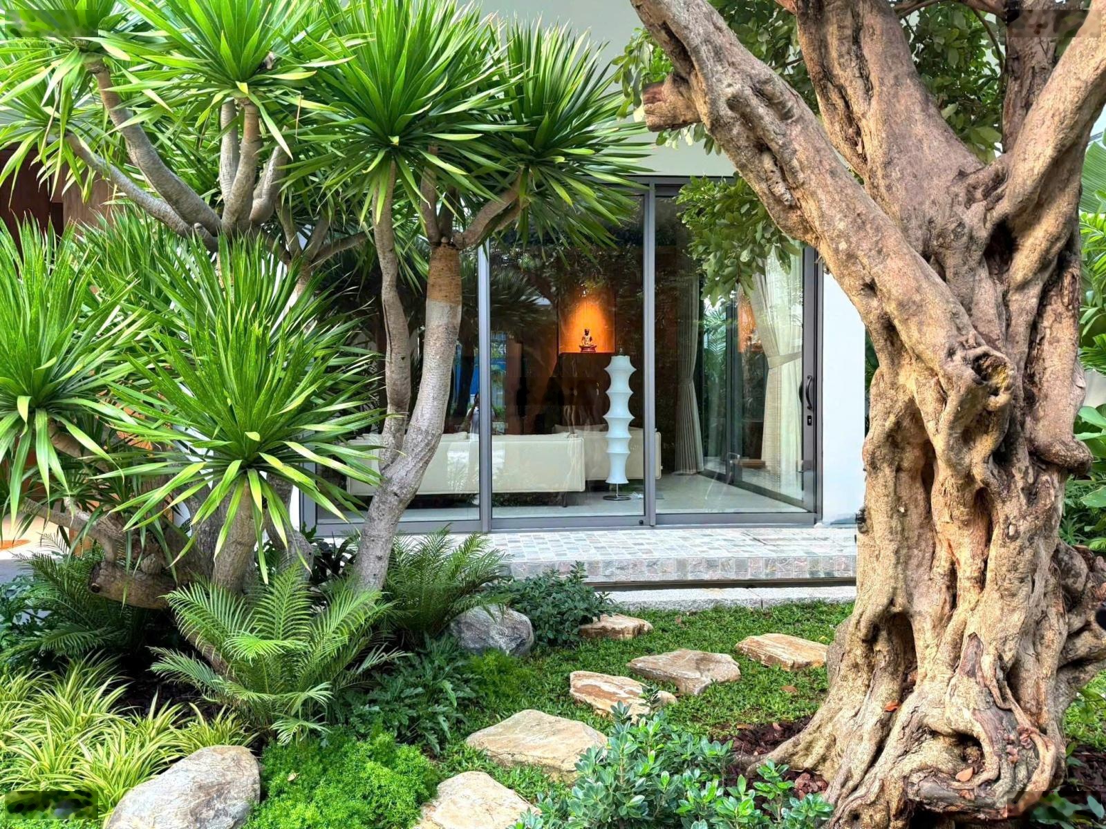 BÁN BIỆT THỰ VIP Nơ Trang Long P12 Q.BT 10mx24m 3 tầng giá 28tỷ9 NHÀ MỚI TOANH CHỈ XÁCH VALI VÀO