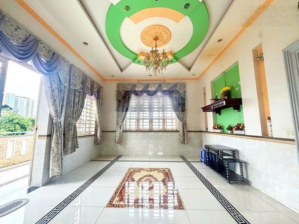 Giá Rẻ Nhất Khu Vực Biệt Thự Sân Vườn 2Tầng 207m2 Full Thổ Gần Ngay Mặt Tiền Phạm Văn Đồng Thủ Đức