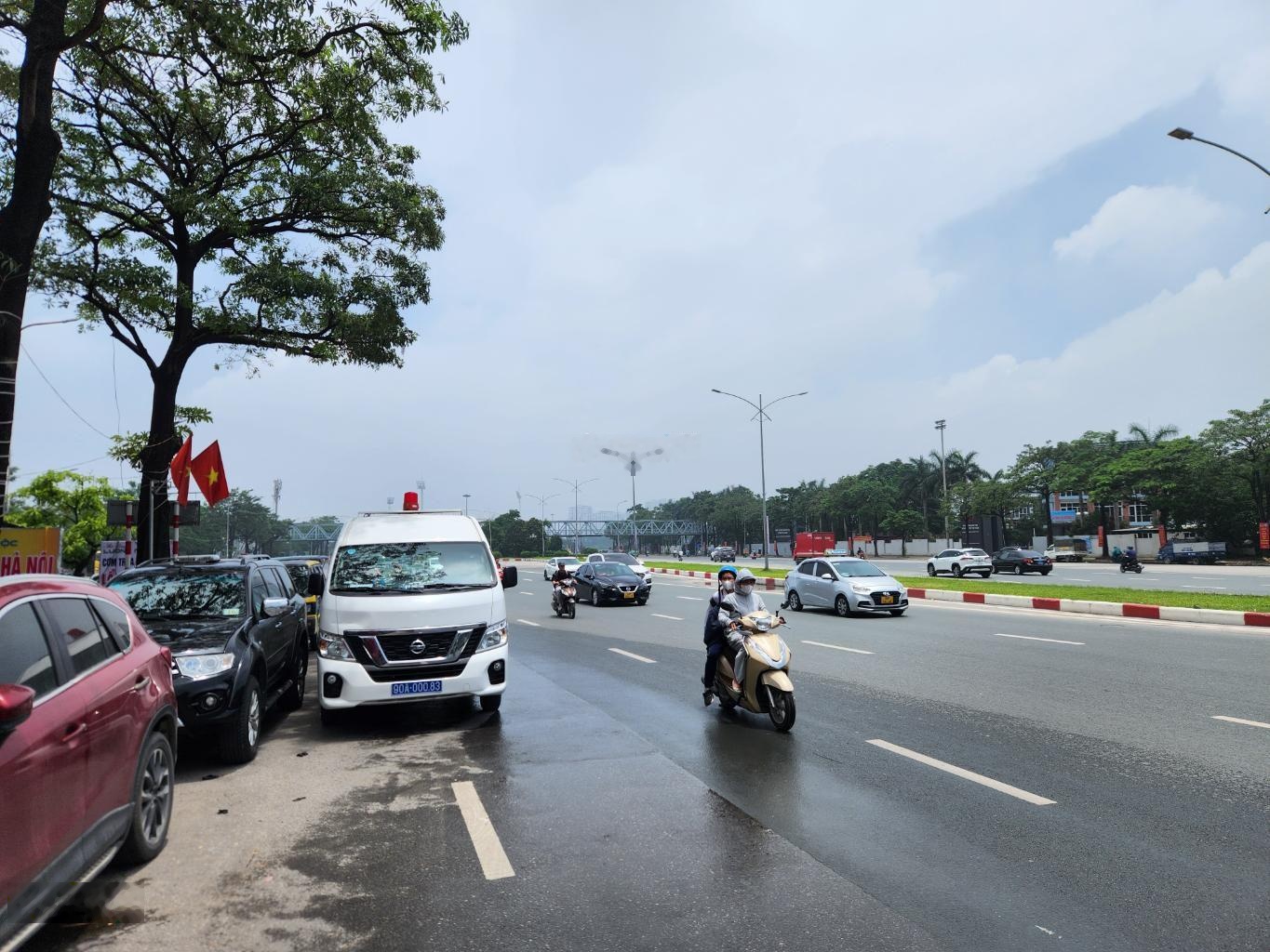 Chủ nhà nhờ bán mảnh đất hồ tùng mậu dt50m. mặt tiền 6m. 5m ra phố . đường trước nhà 5m. kinh doanh