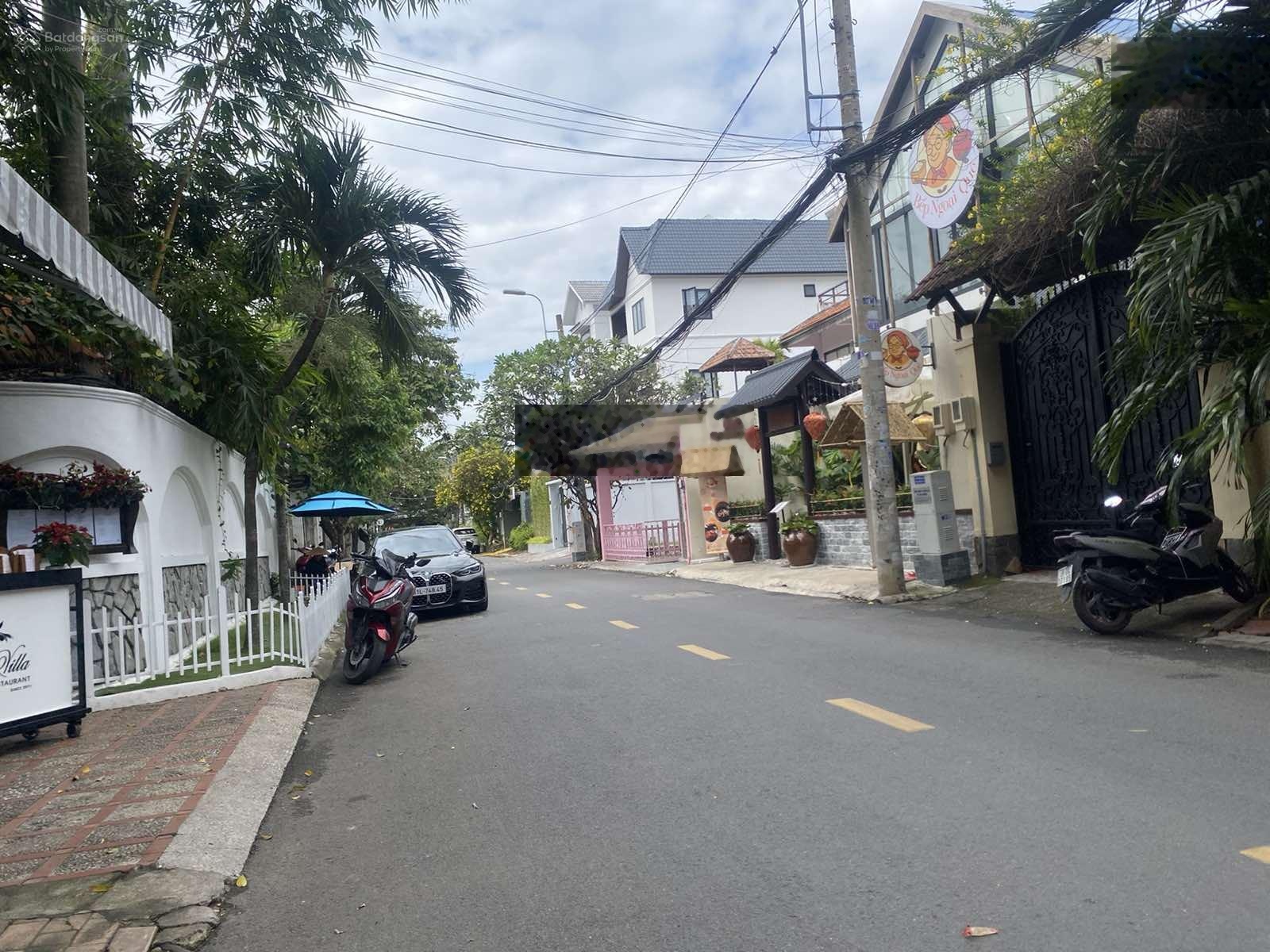 Bán gấp căn mặt tiền ngay Phổ Quang. Dt: 8,3x20m. 182.8m2. Giá 30 tỷ