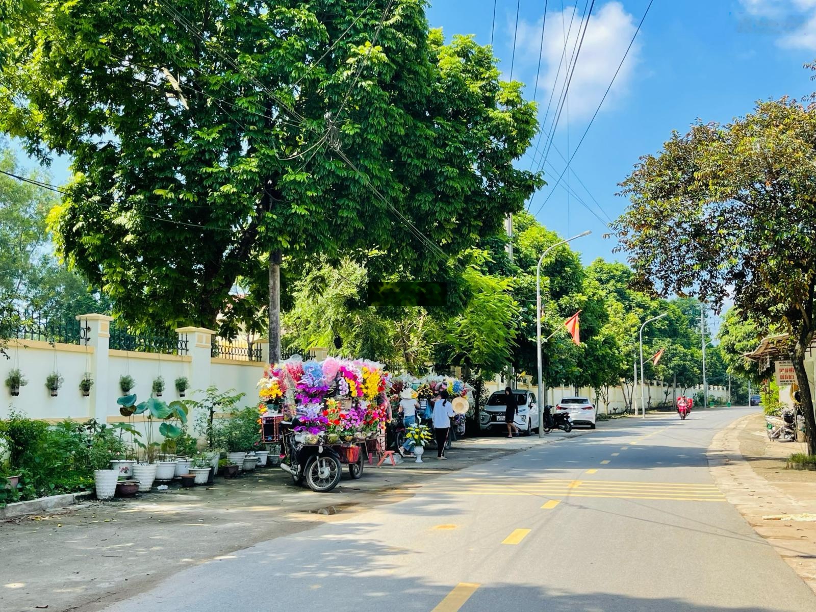 Bán lô đất bám trục chính kinh doanh gần khu công nghệ cao Hòa Lạc và trường đại học quốc gia