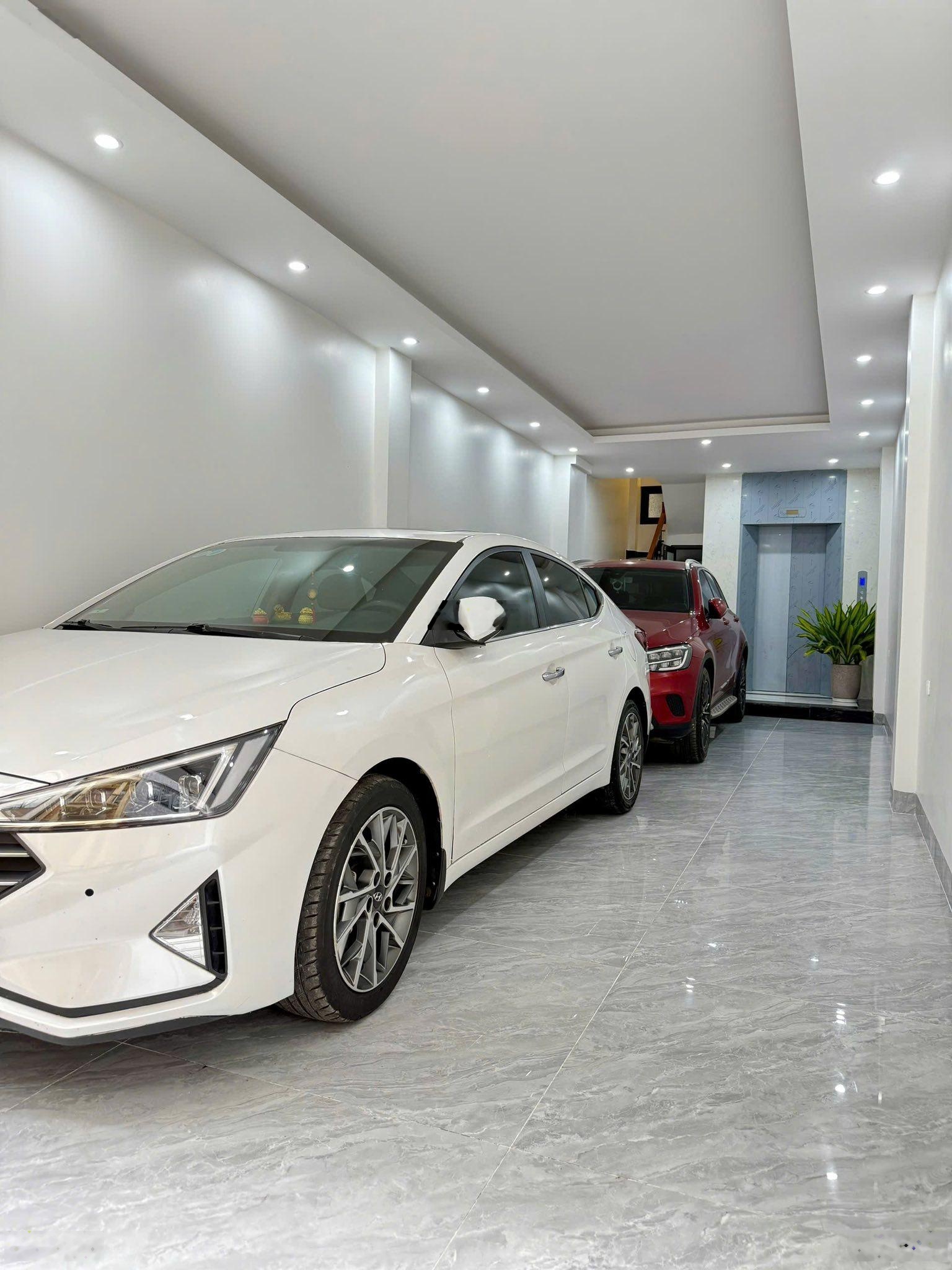 Chính chủ bán nhà 9 ngõ 101 phố TRẠM - gara 2 ôtô, kinh doanh 60m 7tầng thang máy.