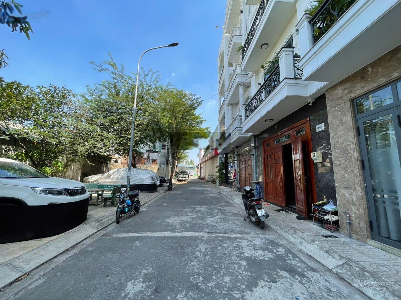 Bán nhà 4 tấm khu vip đường lê trọng tấn, view công viên, hẻm 8m có lề, dt: 4.5 x 12m, giá 8,25 tỷ