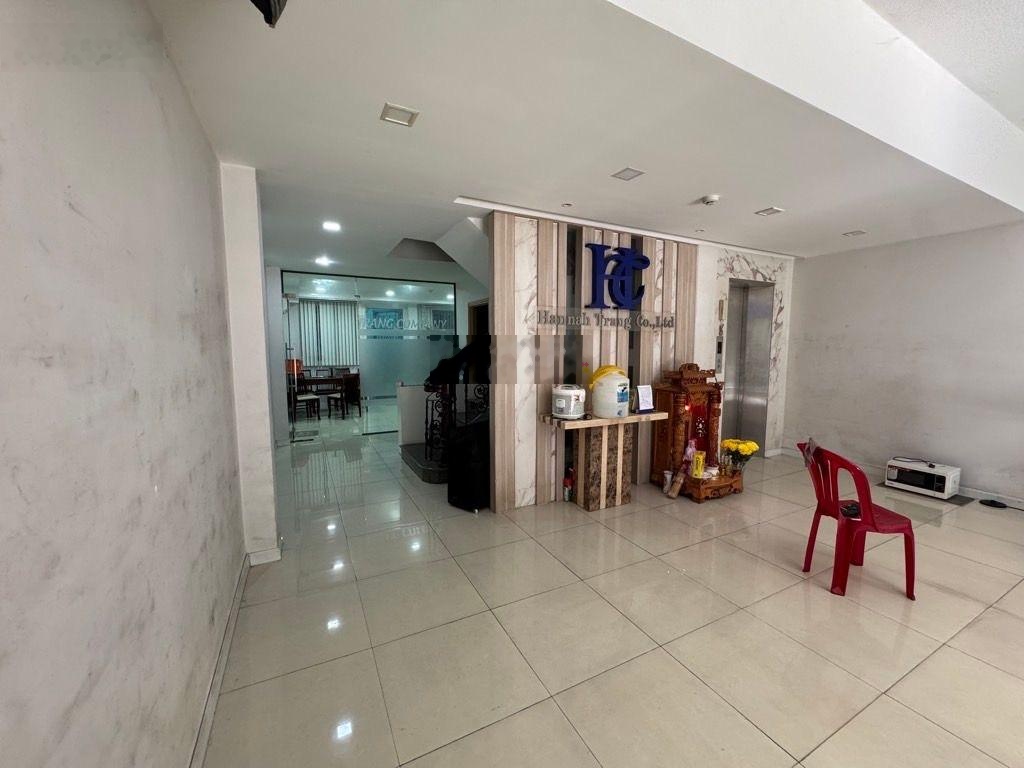 Nhà vip Tên Lửa cách Aeon 1 phút 6 x 16.5m, ngang 6m hiếm 1 trệt 3 lầu + sân thượng