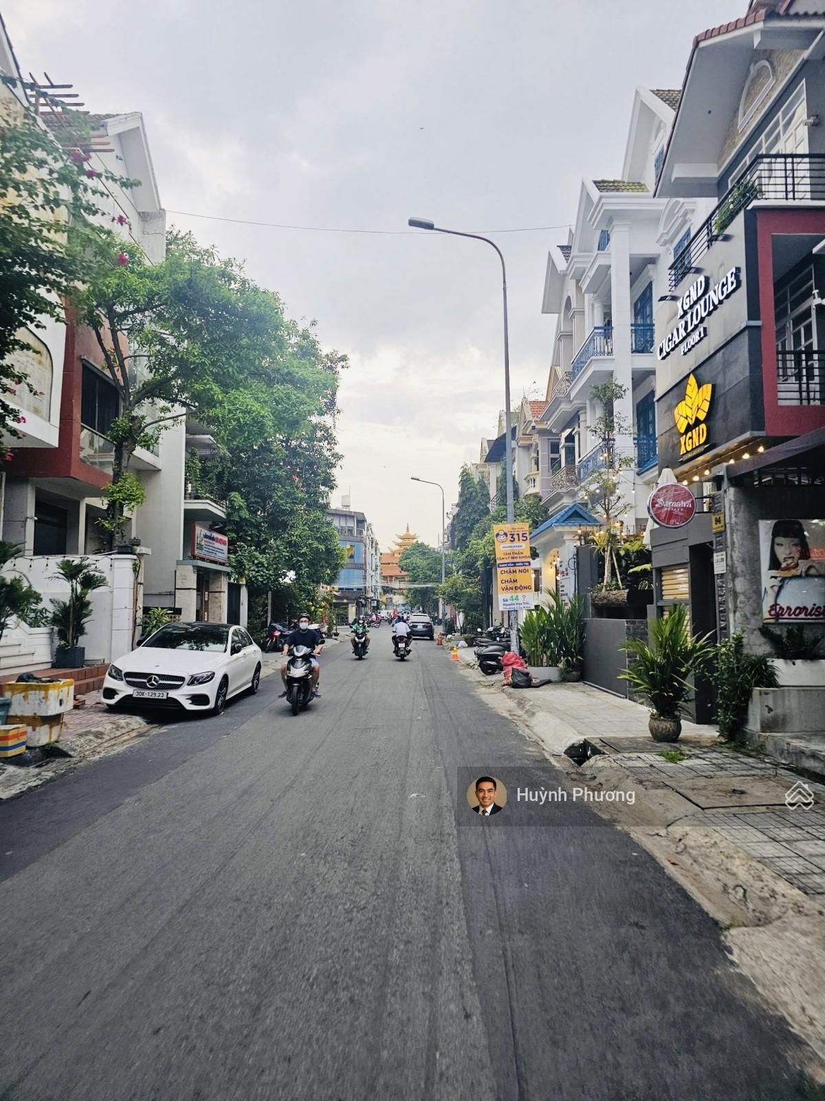 Hàng hiếm! Bán nhà mặt tiền kinh doanh đường Hoa Đào, Phường 2, Phú Nhuận - DT 8x8m, giá 22 tỷ