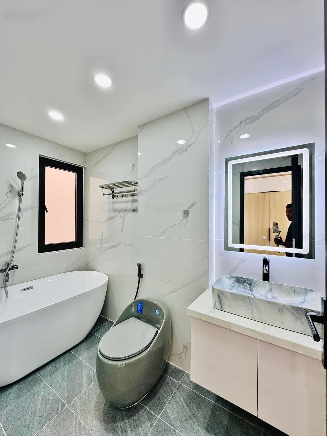 Nhà đang cho thuê 26tr tháng đ. TÂN CẢNG-BÌNH THẠNH giá 4.300tỷ/80m2. Gầ ga Tân Cảng