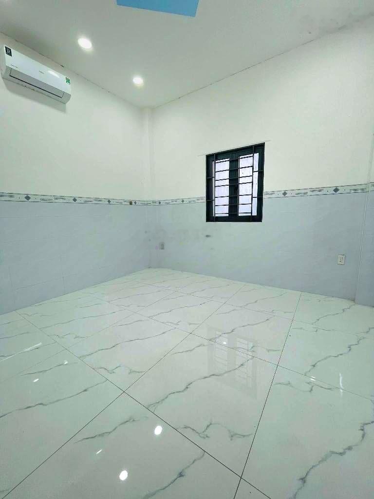 Giá : 5 tỷ 100 ( thương lượng ) nhà mới 2 tầng - mặt tiền đường nhựa. khu vip phân lô cao tầng