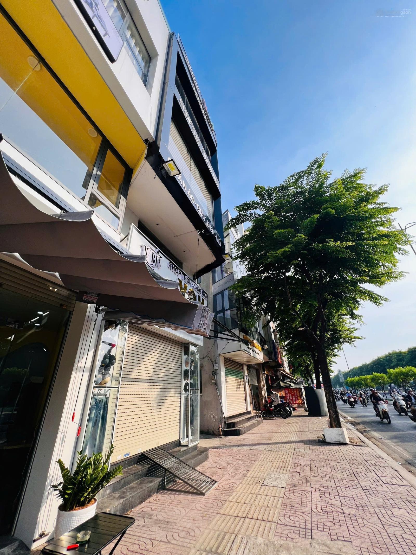 Siêu phẩm giá tốt! DT:4x5m (3 tầng)Chỉ 5,6 tỷ TL Mặt tiền Phạm văn Đồng,P3, Gò vấp khu phố ăn nhậu