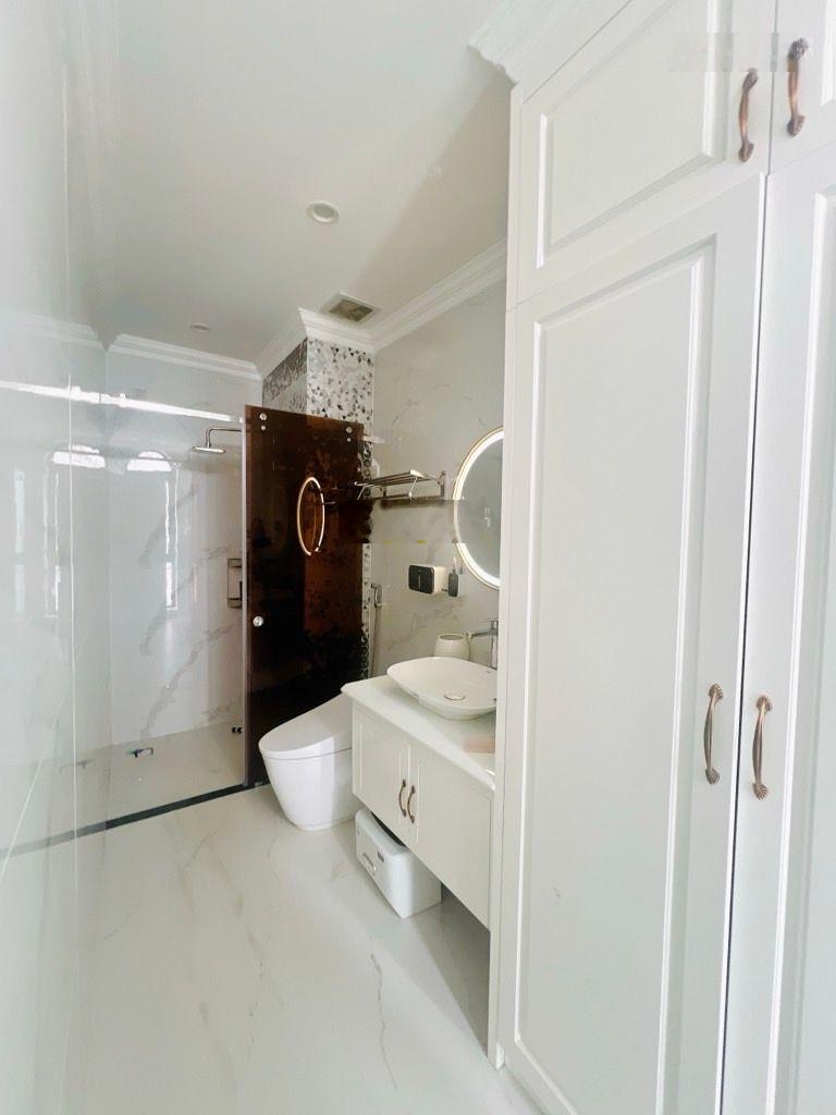 Q. Tân Phú, Ngay Trường Điểm Trần Phú, 4Tầng ST Đẹp Lung Linh, 80m2 (5.3x15m) Oto Vô Nhà.