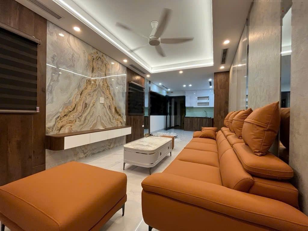 Nhà 5 tầng Nguyễn Văn Cừ, chân cầu Chương Dương- Long Biên. DT 58m2, Gara ô tô, Giá 12.75 tỷ