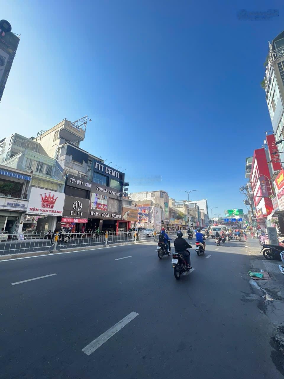 Bán gấp siêu phẩm mặt tiền đường Hoa, Q.Phú Nhuận - 5,6x16m - 88m2 Hầm 4 tầng - HĐT 70 tr Gía 24 tỷ