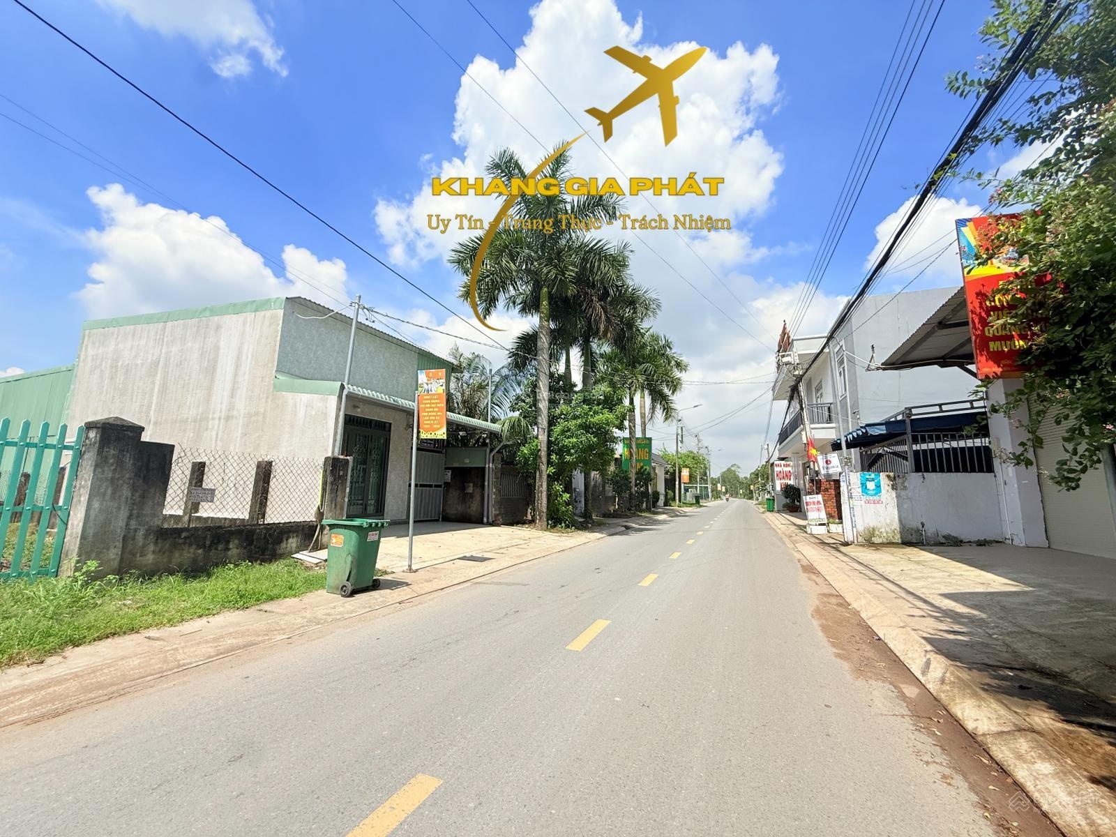 Nhà mặt tiền Long Đức - Long Thành 3PN/3WC sân oto đang cho thuê 12tr - DT 337.5m2 TC 100m sổ riêng