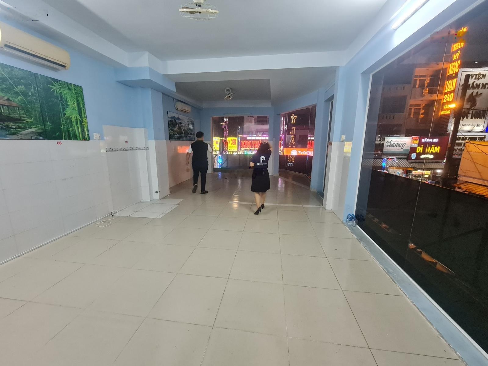 Cho thuê nhà 2 mặt tiền Tân Hương 90m², 4 lầu + ST - cạnh ngã tư, chợ