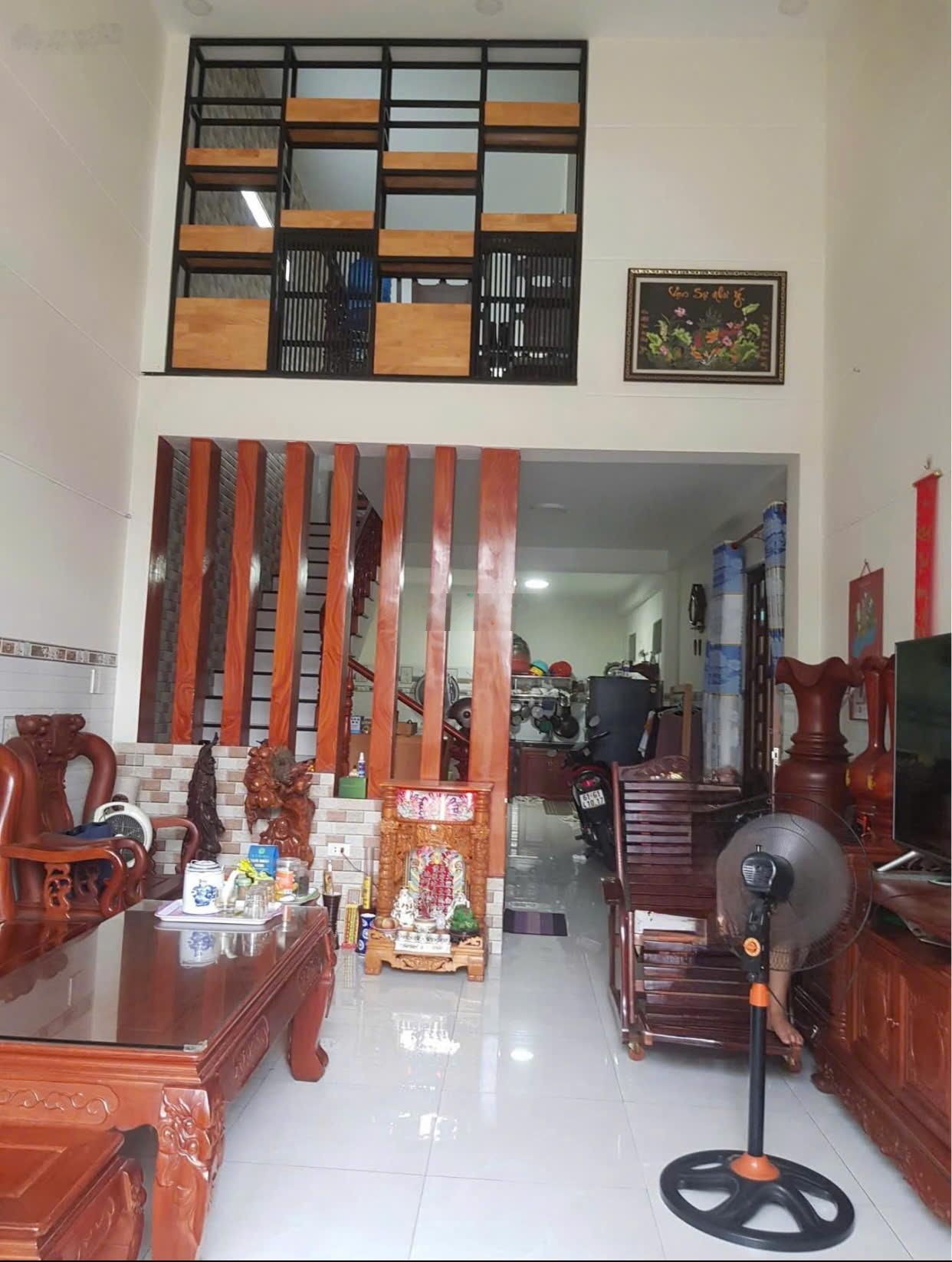 Ngay Quốc lộ 13: Bán gấp dãy trọ 300m2 giá 1 tỷ 050tr ở Đường DB8, P. Mỹ Phước,lk KCN Mỹ Phước 2