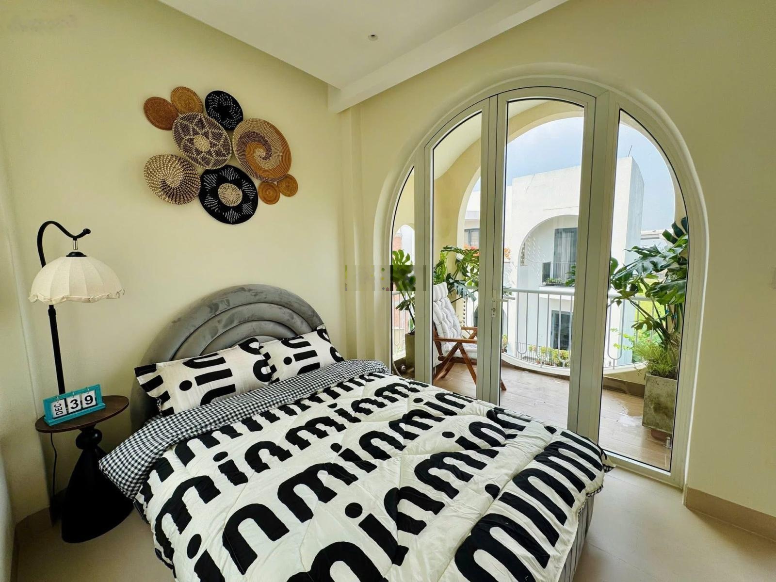 Nhà mới full nội thất view Vinhomes, Vành Đai 3 gần sông Tắc