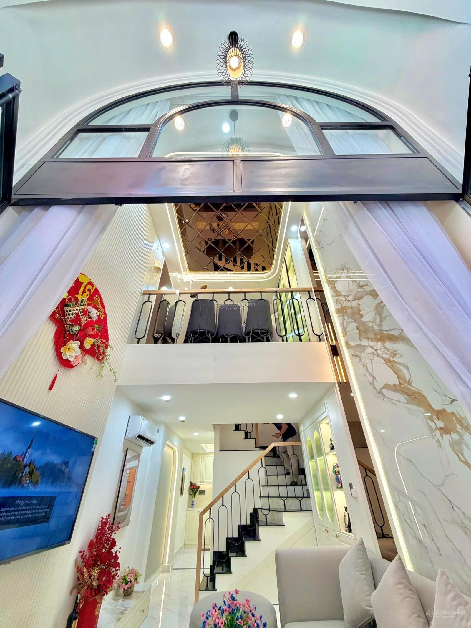 Hẻm xe tải Phùng Văn Cung - 5tầng, 4 phòng ngủ - Full nội thất, đồ điện - SD 120m2 - 8,6 tỷ