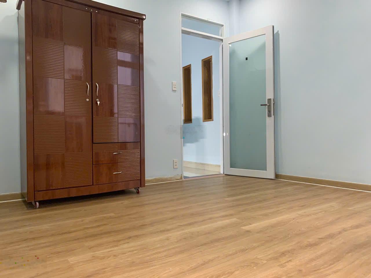 Nhà mới xây! Đ. Nguyễn Trường Tộ, P. 17, Q. PN - 3 tầng + 1 ST - giá chỉ: 10.7 tỷ TL