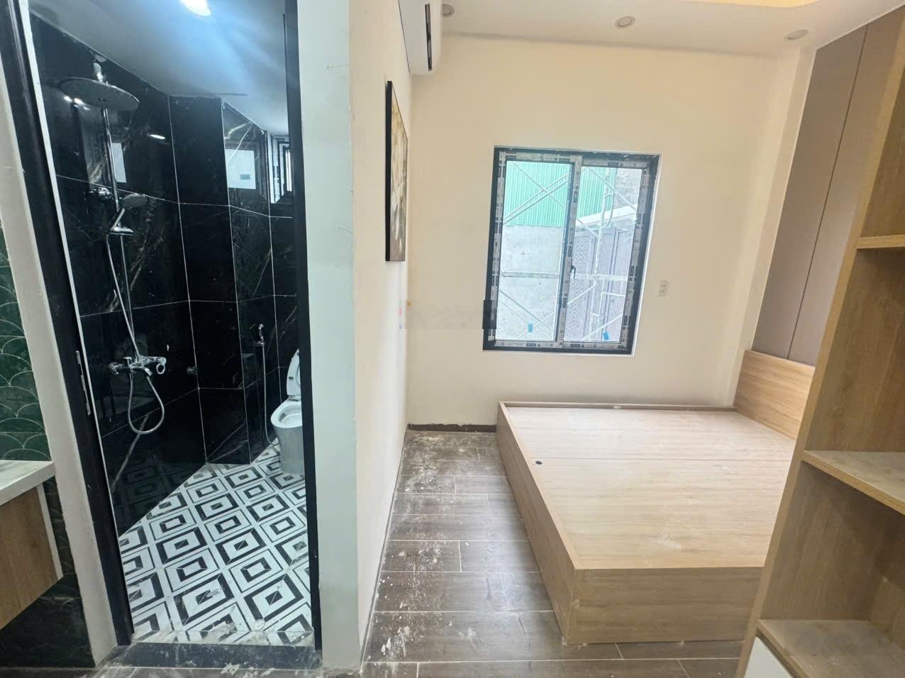 Nhà 3 tầng 3 mê kiệt oto Hoàng Văn Thái . - Diện tích 61m2 ngang 8m hướng tây bắc ,