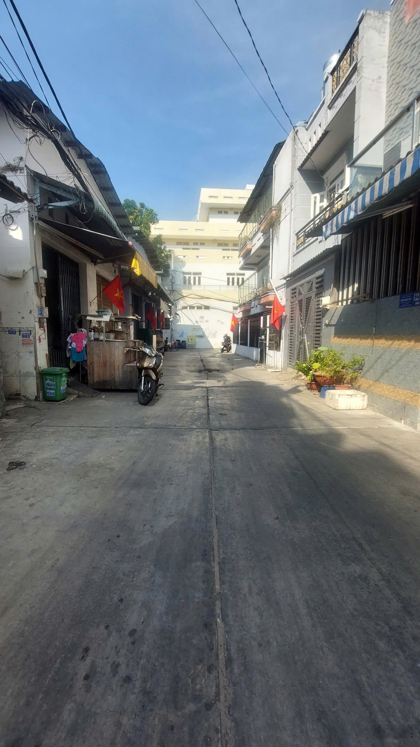 Nhà bán giá 23,99 tỷ - 5 tầng - hẻm 6m - nở hậu - Satra Mart 700m - Nguyễn Tri Phương - quận 10