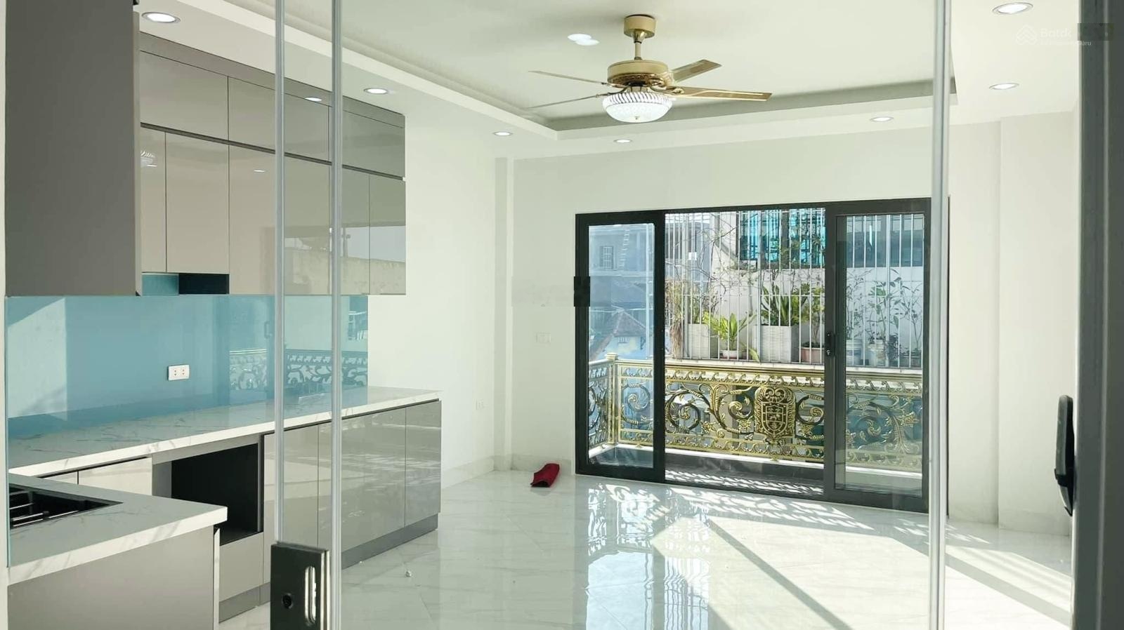 Bán nhà đường Tôn Thất Tùng, ngõ thông, ô tô đậu, 38m2*6 tầng, full nội thất, kinh doanh spa