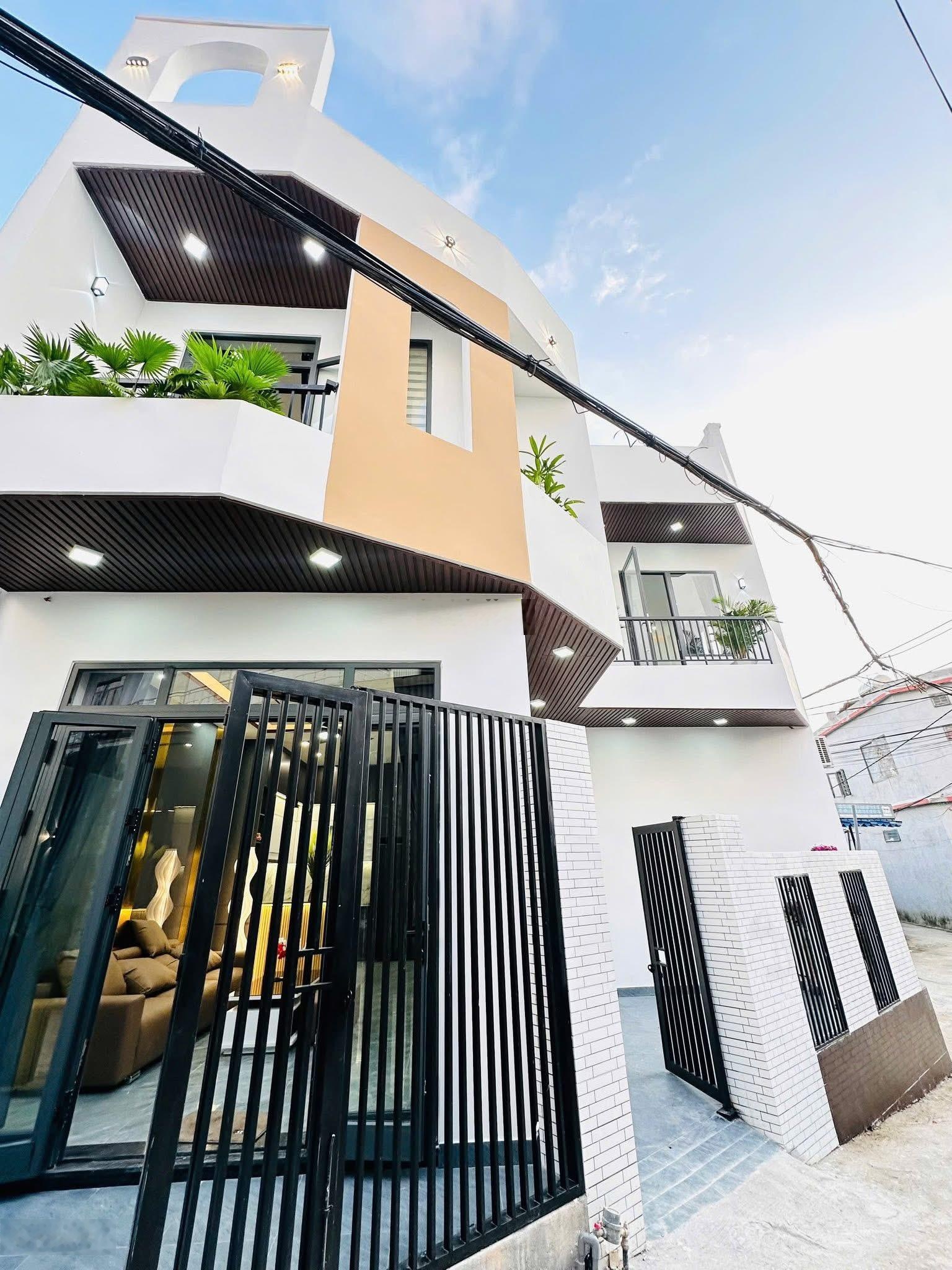 Siêu Phẩm 2mk oto đỗ trước nhà Trường Chinh