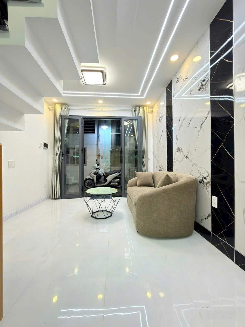 Nhà gần chợ Tân Bình Lạc Long Quân P8 hẻm 4m 3,45 tỷ