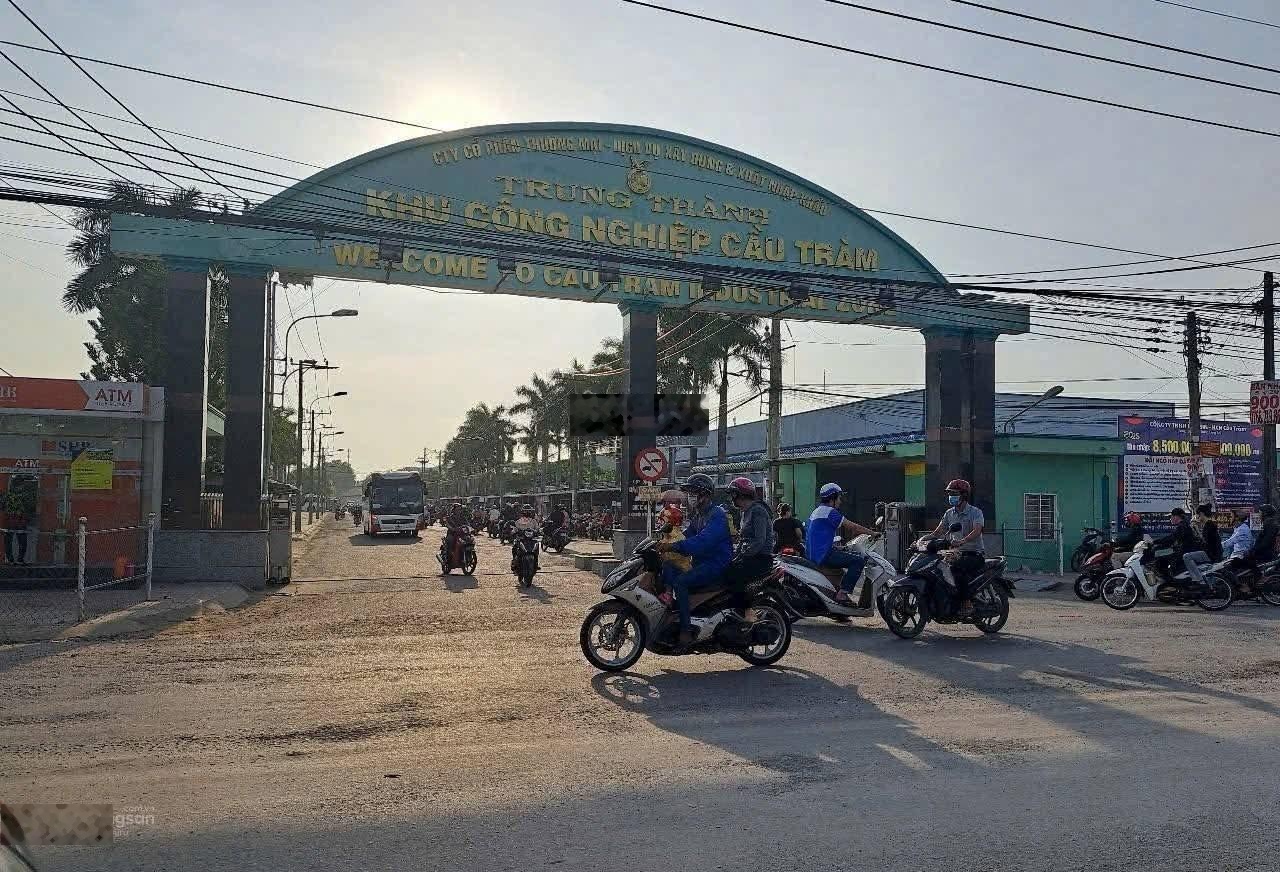 Chính chủ cần bán gấp lô góc 2mặt tiền full thổ :