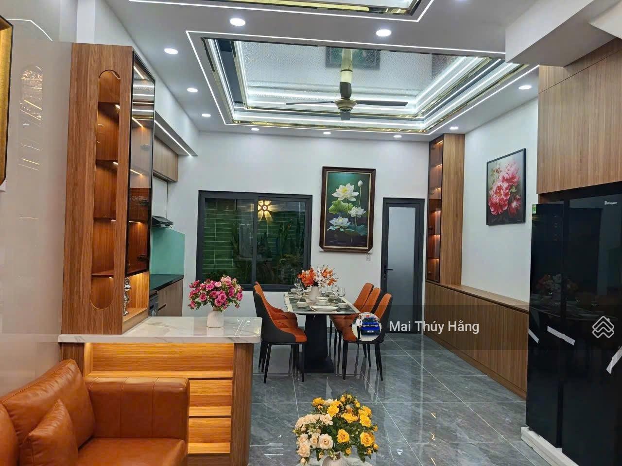 Giá tốt nhất thị trường - nhà 4 tầng mới tinh ngay Tô Ngọc Vân -xe hơi trước cửa - ngang 4.72nở hậu