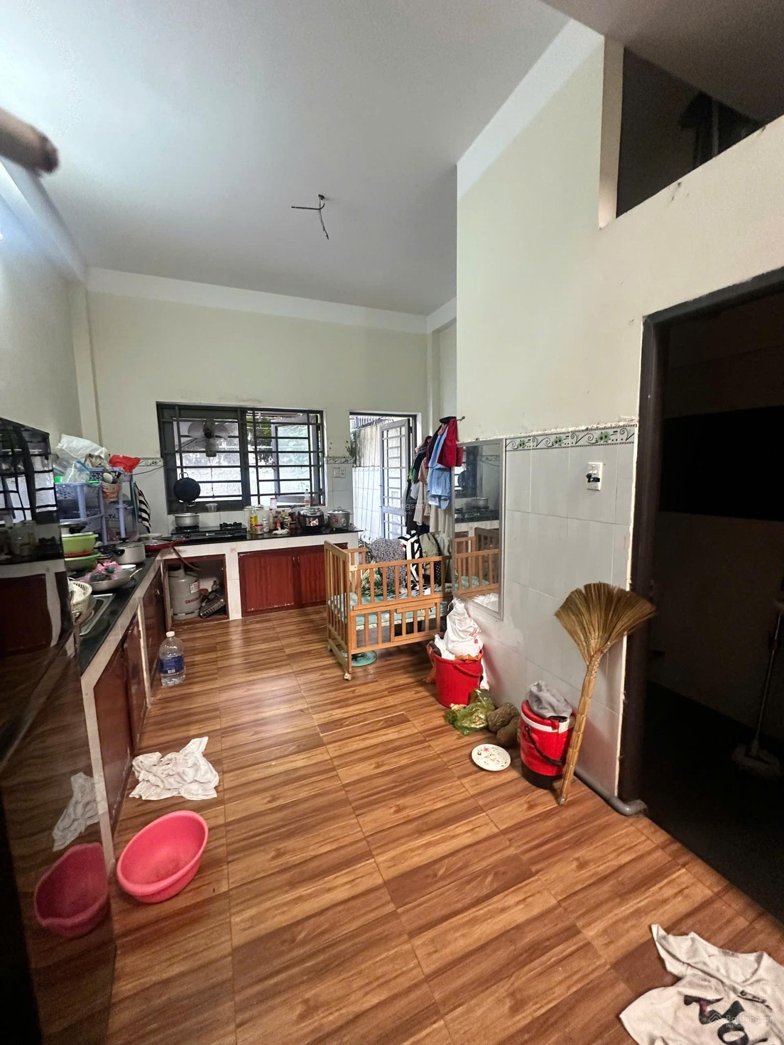 Nhà Ngang 4 dài 24 1 trệt 1 lầu 1 sân thượng p7 q8