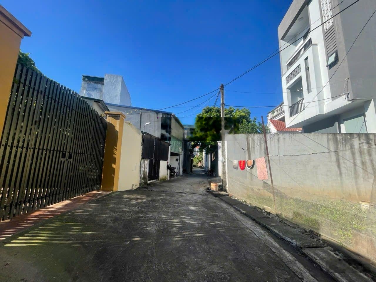 Trung tâm thị Trấn Chúc Sơn cũ 38.5m2 - ô tô đỗ cửa