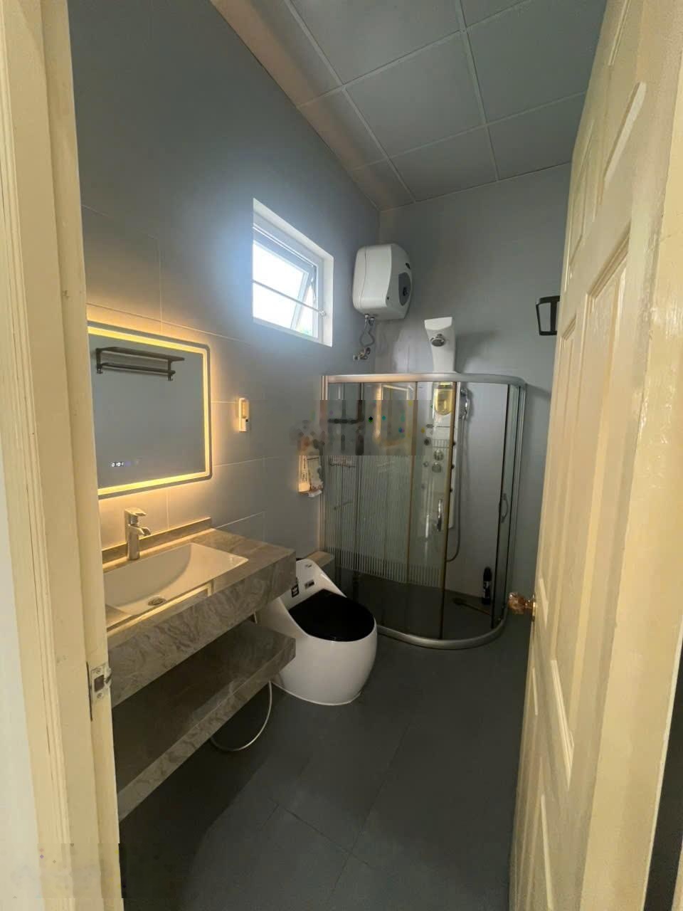 Bán villa mini Phường 8 Đà Lạt. 201m2. Xe hơi đậu vô sân. Uyên 0948676493