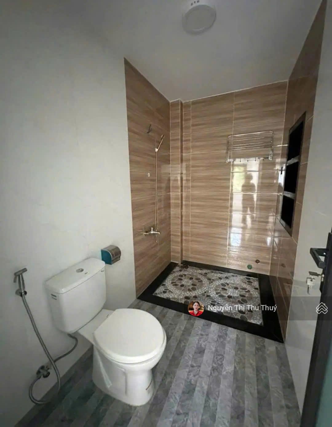 Bán nhà 2 tầng đẹp, có sân ô tô rộng rãi tại Vĩnh Trung, P Tây Nha Trang - giá 3tỷ250