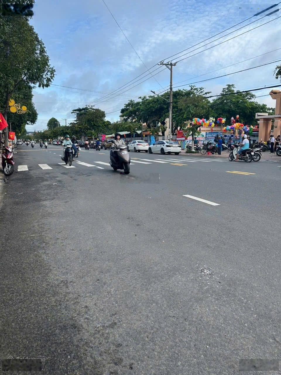 Đất Củ Chi gần BV Xuyên Á, sổ riêng, DT 108m2 xây liền