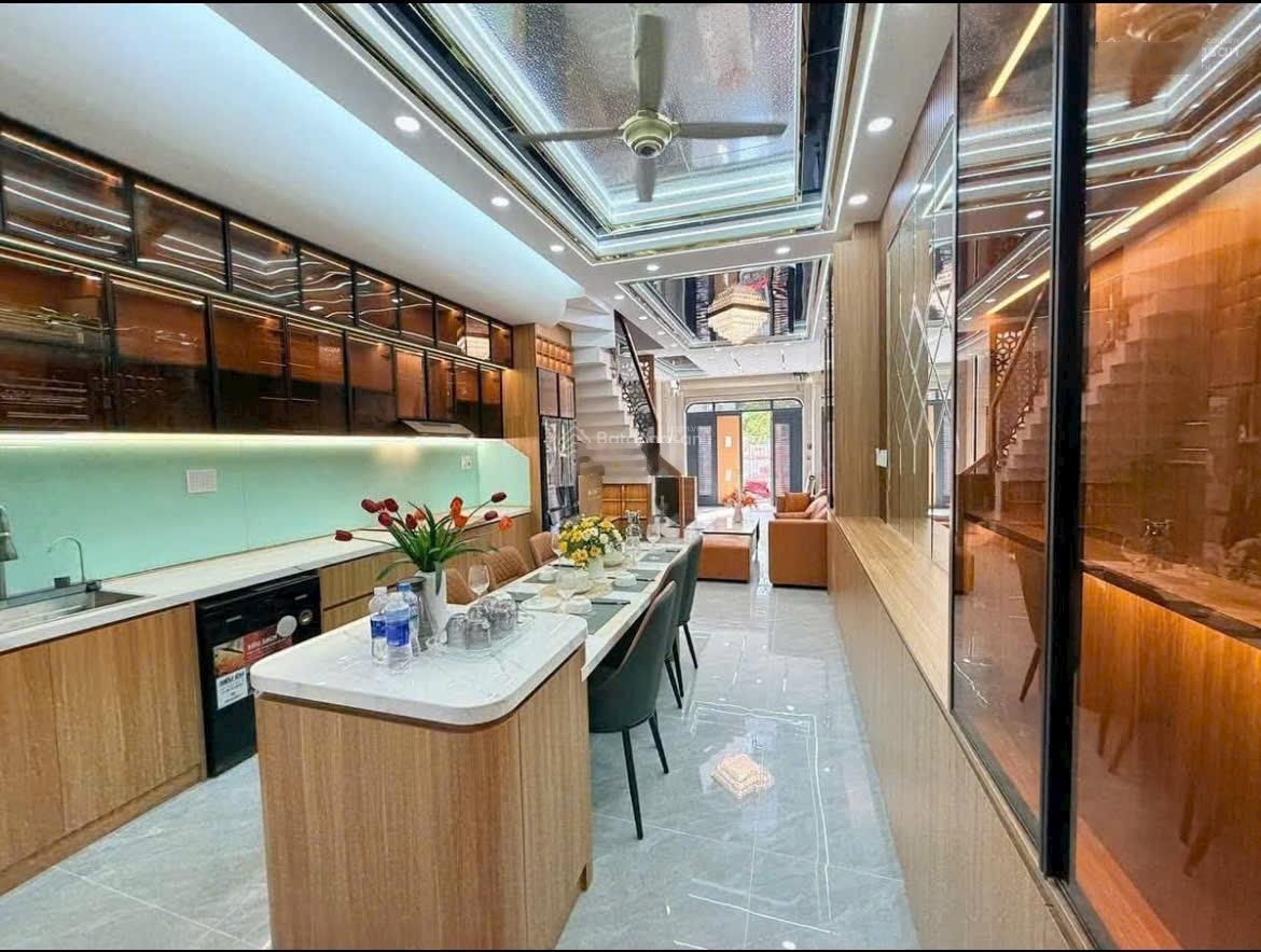 Chỉ hơn 6 Tỷ - Nhà đẹp - 4 Tầng - có Gara oto - Ngay Tô Ngọc Vân, Phạm Văn Đồng.. - Tam Hà, Tam Phú