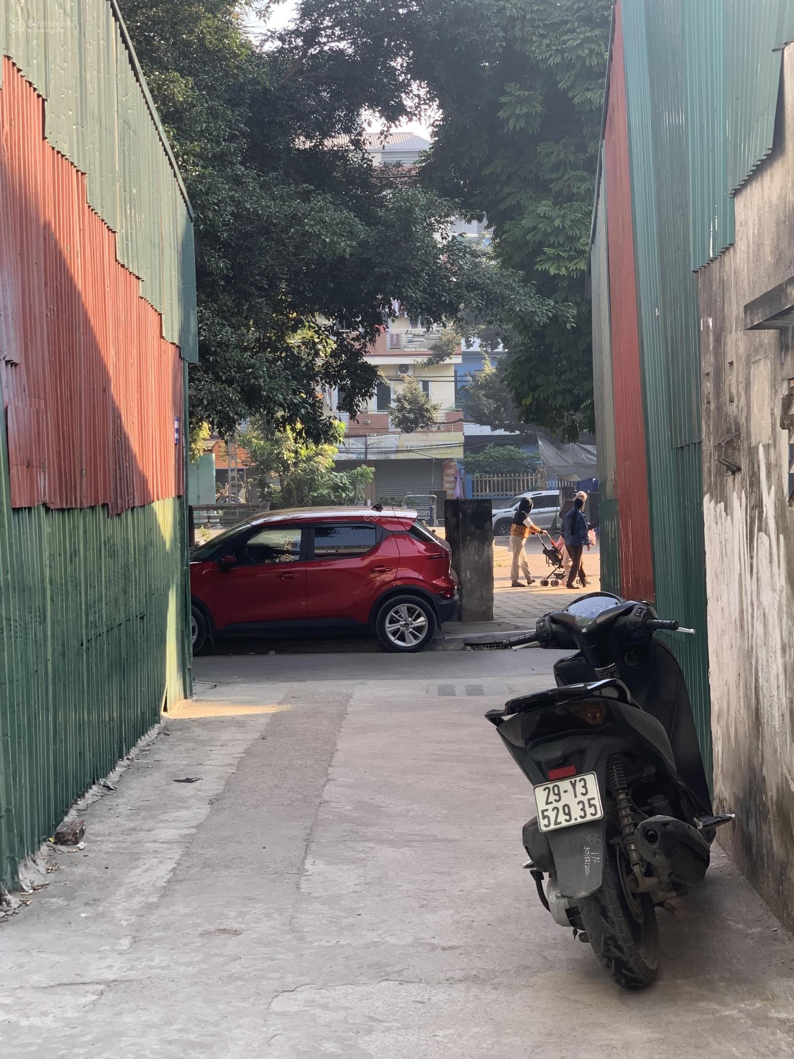 Bán gấp đất Vạn Phúc Hà Đông đối diện GOLD SILK, 52m2, mặt tiền 4.2m, ô tô vào đất chỉ 11 tỷ 1.