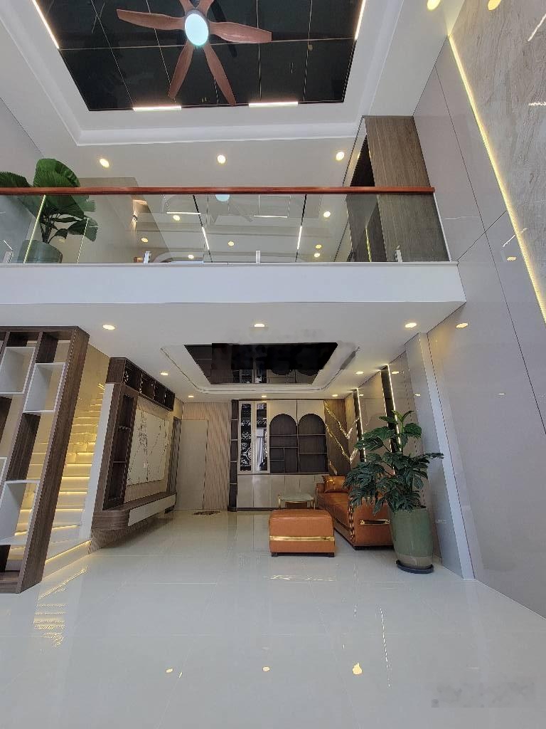 Nhà 5 tầng dương quảng hàm khu cao tầng hẽm lớn xe tải bán trước tết giá không có căn thứ 2