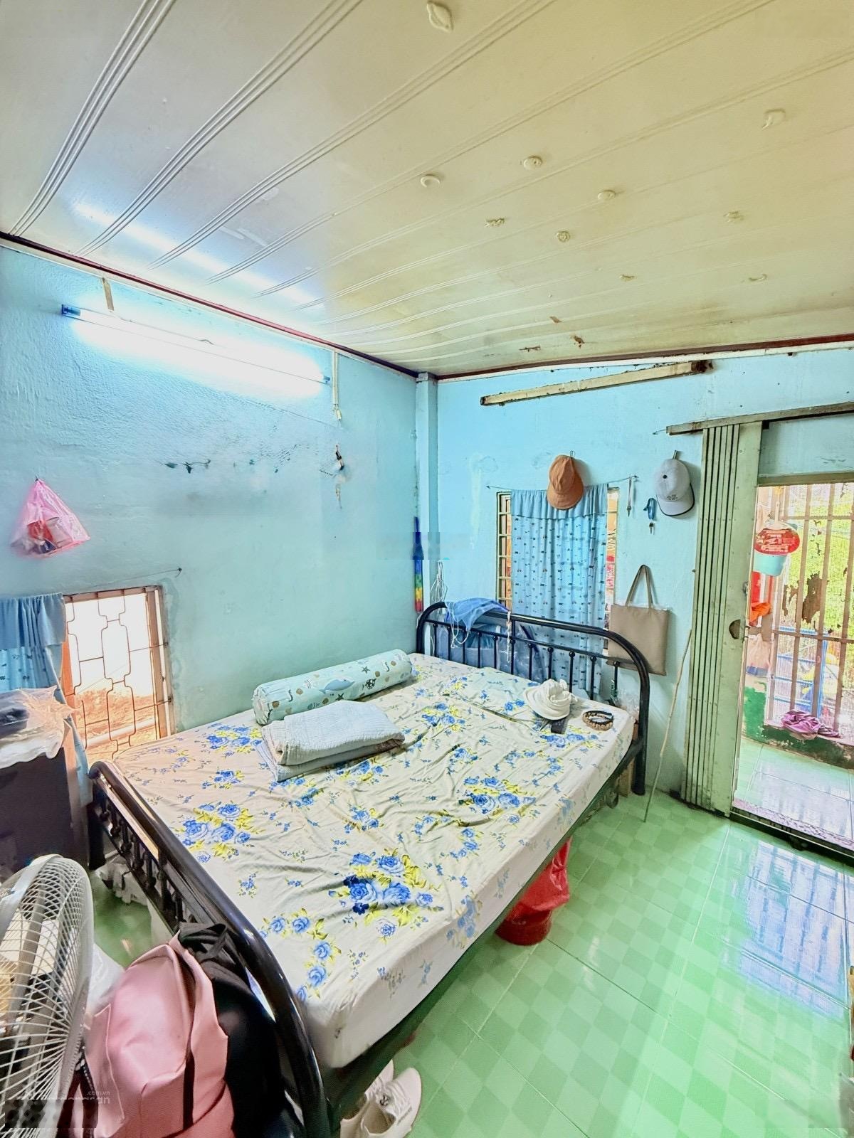 Mặt tiền Phú Nhuận ngay chợ Trần Hữu Trang, gần 40m2 ngang khủng 6m, 2 tầng 3PN chỉ hơn 3 tỷ